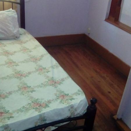 Robert'S Guest House ポートオブスペイン エクステリア 写真
