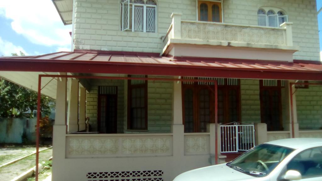 Robert'S Guest House ポートオブスペイン エクステリア 写真