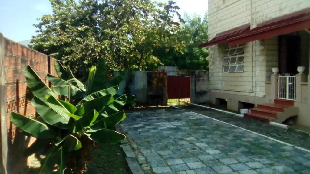 Robert'S Guest House ポートオブスペイン エクステリア 写真